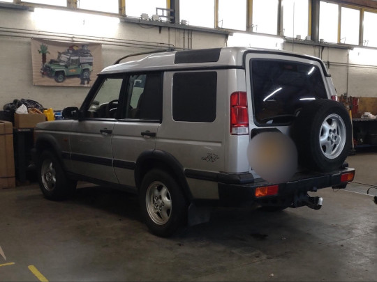 Land Rover Discovery, nagekeken en klaar voor de rit naar Kharkiv.