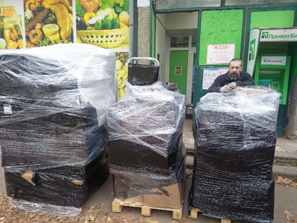 Pallets met hulpgoederen aangekomen bij ETOC in Kharkiv.